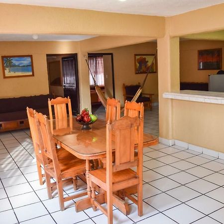 Hotel Gaby Inn Сиуатанехо Екстериор снимка