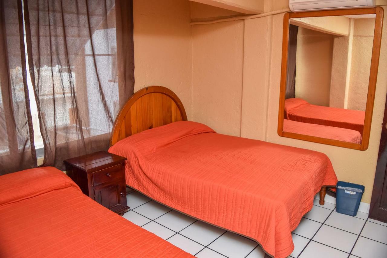 Hotel Gaby Inn Сиуатанехо Екстериор снимка