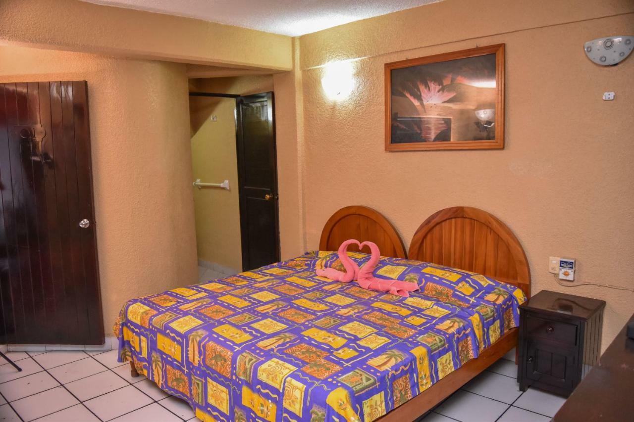 Hotel Gaby Inn Сиуатанехо Екстериор снимка