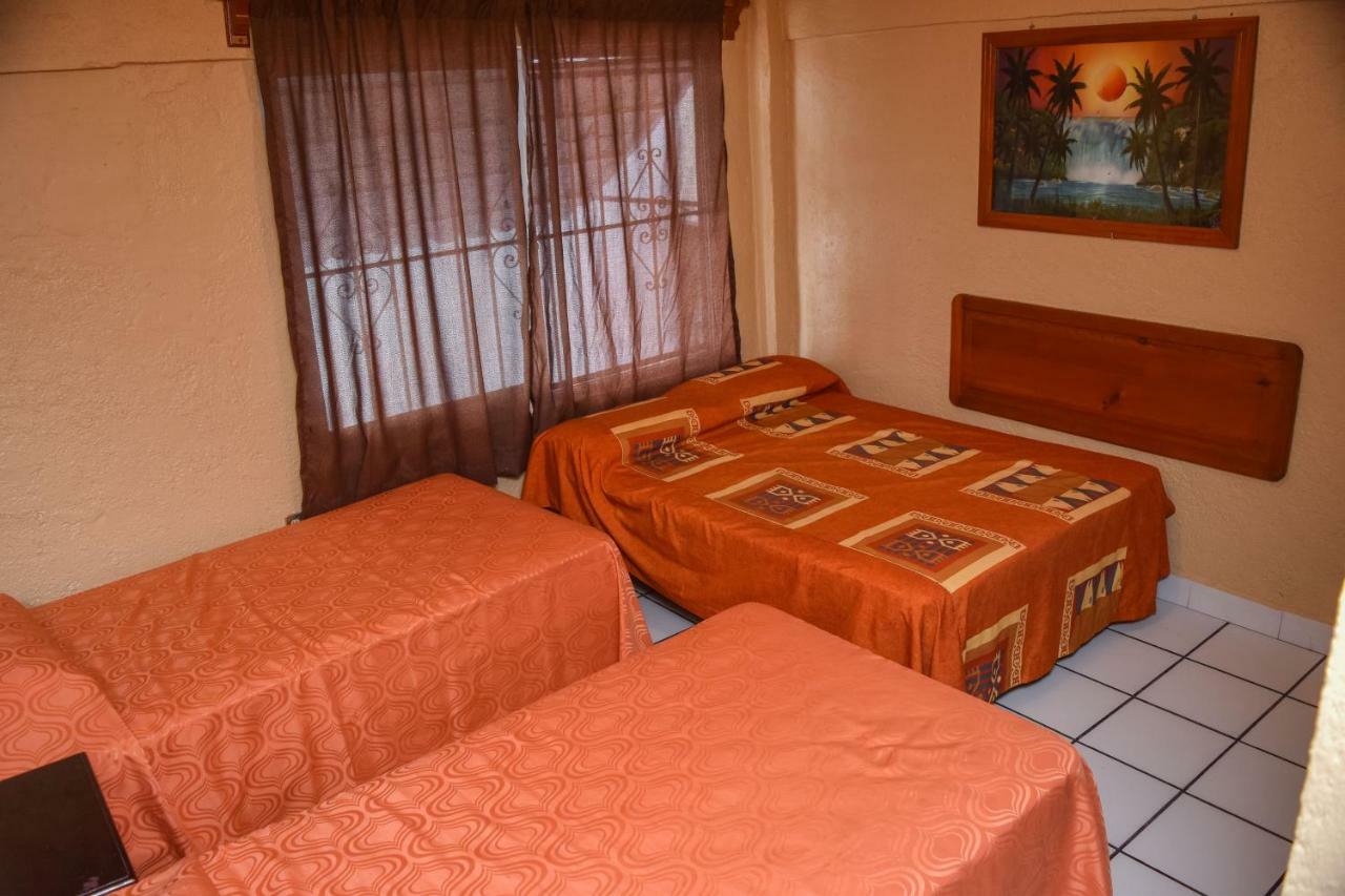 Hotel Gaby Inn Сиуатанехо Екстериор снимка